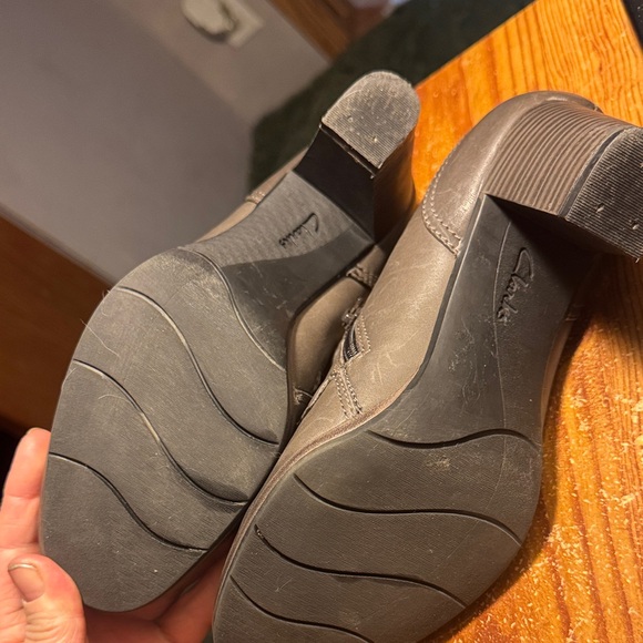 Clarks Emily2 Darcey Women's Taupe Leather Heeled Loafers - Picture 9 of 9